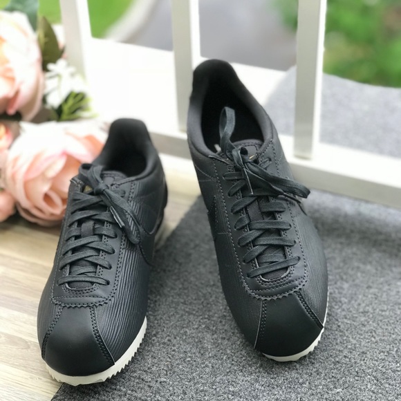 NWT Nike Classic Cortez LE PRM Dark Grey WMNS - Picture 5 of 8